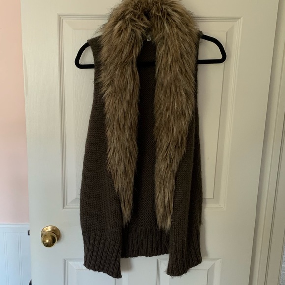 BB Dakota Sweaters - BB Dakota Sweater Vest 2/$25
